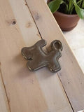 Pendentif chien vintage métal années 1950 style naïf ancien bijou rétro