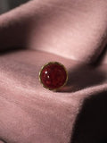 Boucle de foulard ancienne, cabochon rouge, monture dorée vintage rétro