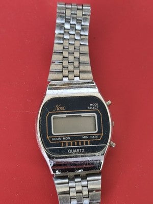Montre ancienne femme rétro sans marque, vintage, élégance classique collection