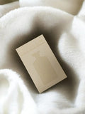 Carte publicitaire parfum Stella McCartney vintage dorée, objet ancien déco