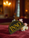 Pin's vintage INNO publicitaire noir jaune édition limitée rétro badge
