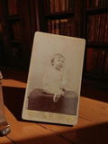 Photographie ancienne E. Sassy bébé XIXe cabinet de curiosités vintage