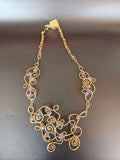 Vintage collier ancien Danais fil doré, pierres naturelles violettes, design spi