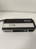 Appareil photo Sedic rétro avec flash intégré, ancien modèle vintage non testé