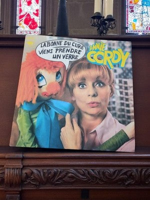 Disque vinyle 45 tours Annie Cordy La Bonne du Curé vintage pochette couleur