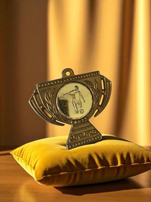 Trophée médaille football vintage métal doré coupe ancienne rétro