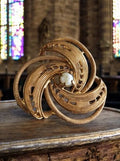 Broche vintage métal doré motif spiral perle fantaisie bijou ancien