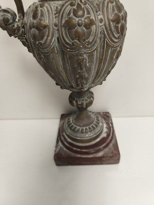 Aiguière ancienne métal argenté style Napoléon III XIXe, piédouche marbre