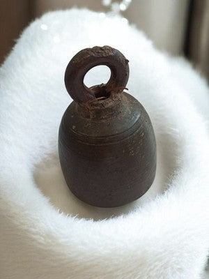 Petite cloche ancienne fonte patinée, rétro déco vintage objet collection