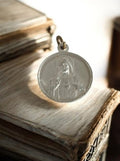 Médaille Religieuse Vintage Métal Doré Jésus Christ Sacré-Cœur Pendentif