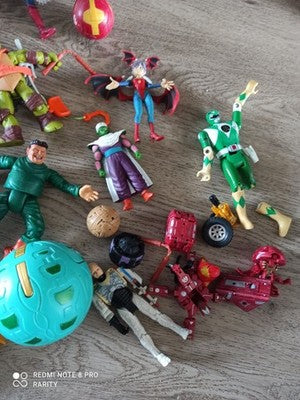 Lot 25 figurines vintage super-héros Sentai Power Rangers DBZ Batman