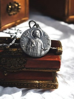 Médaille religieuse Saint Guy vintage métal ancien P.P.N. pendentif chrétien
