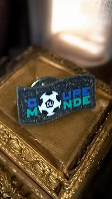 Pin's vintage Coupe du Monde 1998 France football, badge souvenir noir