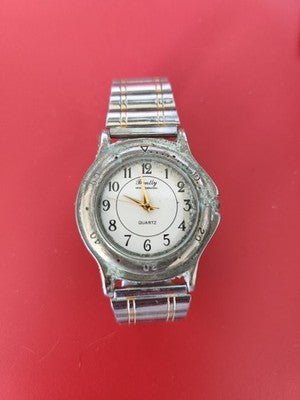 Montre ancienne femme rétro sans marque, style vintage, accessoire élégant colle