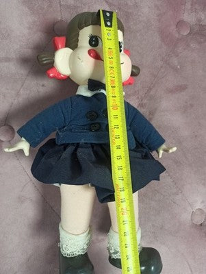 Poupée Peko-Chan vintage, soft vinyl, tenue bleue, figurine japonaise ancienne