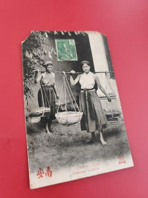 Ancienne carte postale oblitérée Tonkin Hanoi porteuses de sable philatélie