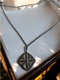 Collier pendentif vintage métal gris motif géométrique rétro années 70
