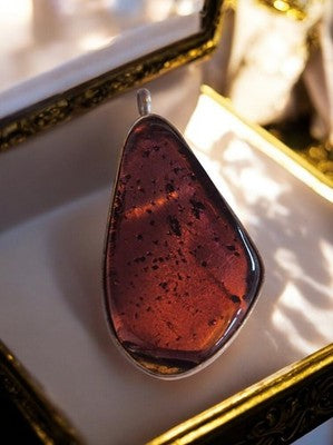 Pendentif vintage créateur, pièce unique, teinte ambrée, forme libre