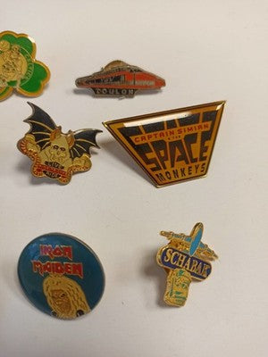 Lot 8 pin's vintage rock, Iron Maiden Motörhead, badges rétro Space Monkeys