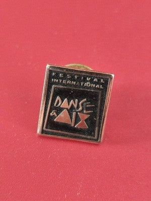 Pin's ancien Festival International Danse Aix carré noir vintage collection