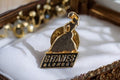 Pin's Gitanes Blondes vintage années 80 – badge publicitaire doré