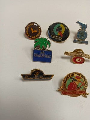 Lot 10 pin's publicitaires vintage, badges rétro, TV, marques, années 80-90