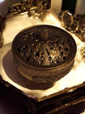 Boîte ronde décor dragon relief, couvercle ajouré, style asiatique, métal brun