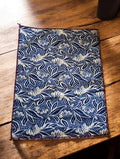 Tissu ancien velours broché jacquard bleu motif floral liturgique religieux