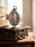 Médaille Vierge Miraculeuse métal ancien, pendentif religieux catholique vintage
