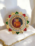 Broche strass dorée divinité Inde, cœur émaillé rouge vert, bijou fantaisie