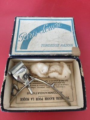 Tondeuse vintage Paris Louvre ancienne, collection rétro, déco barber shop