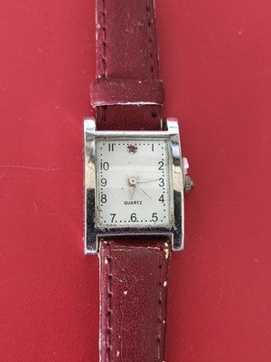 Montre ancienne femme rétro sans marque, style vintage, élégante, collection