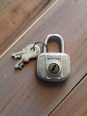 Cadenas vintage Sutor ancien avec clés, accessoire métallique rétro