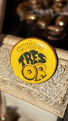 Pin's publicitaire vintage CHIPS TRESOR jaune rond - badge rare années 80