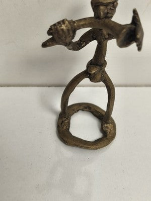 Petite statuette africaine bronze personnage abstrait ancien sculpture ethnique