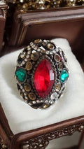 Bague ethnique ancienne laiton cabochons rouge vert strass taille 54 vintage