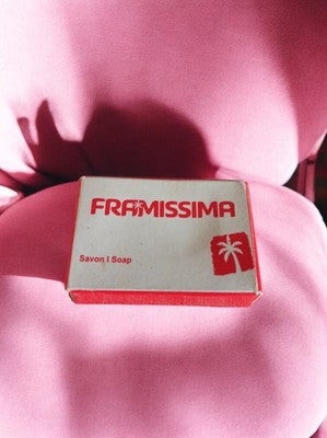 Savon d'hôtel vintage Framissima, boîte carton rouge blanc, souvenir rétro