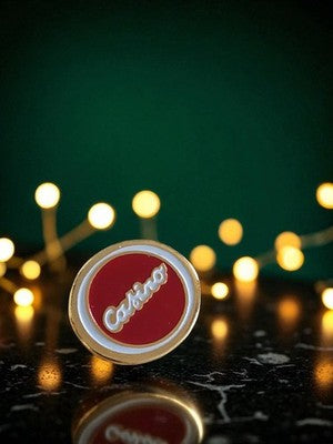 Pin's Casino vintage édition limitée, rond rouge or, badge publicitaire rétro