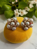 Boucles d’oreilles vintage années 60 perles blanches et doré fantaisie rétro