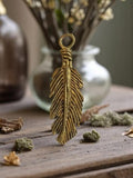 Pendentif plume vintage métal doré années 1950 bijou rétro pendentif feather