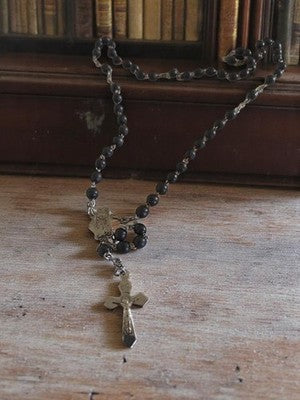 Chapelet catholique vintage perles noires métal croix Christ ancien religieux