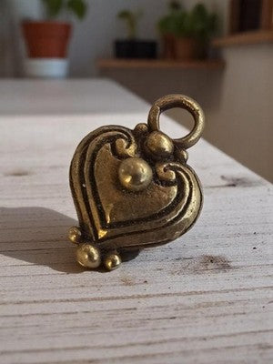 Pendentif cœur vintage métal doré années 1950 bijou rétro deadstock