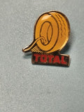 Vintage pin's TOTAL pneu jaune ancien collection automobilia garage