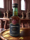 Mignonnette ancienne Ferreira Porto, bouteille vintage AAF, rare mini alcool