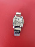 Montre ancienne femme rétro sans marque, style vintage, accessoire collection