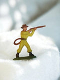 Figurine Starlux cow-boy vintage, statuette rétro tireur chapeau brun