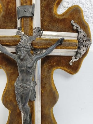 Bénitier mural croix velours Christ métal décor religieux catholique France