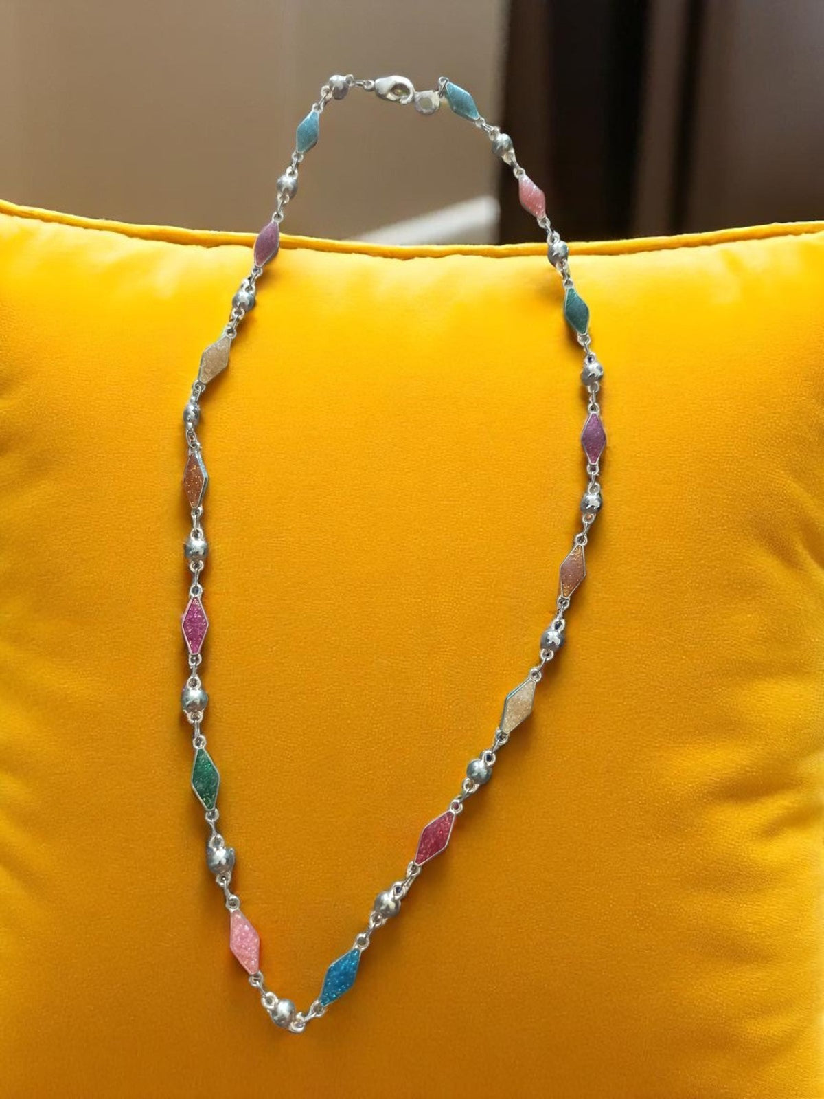 Vintage multi-colored diamond-shaped costume necklace, 80s retro style