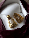 Paire boucles d’oreilles vintage dorées martelées rétro ancien bijou mode
