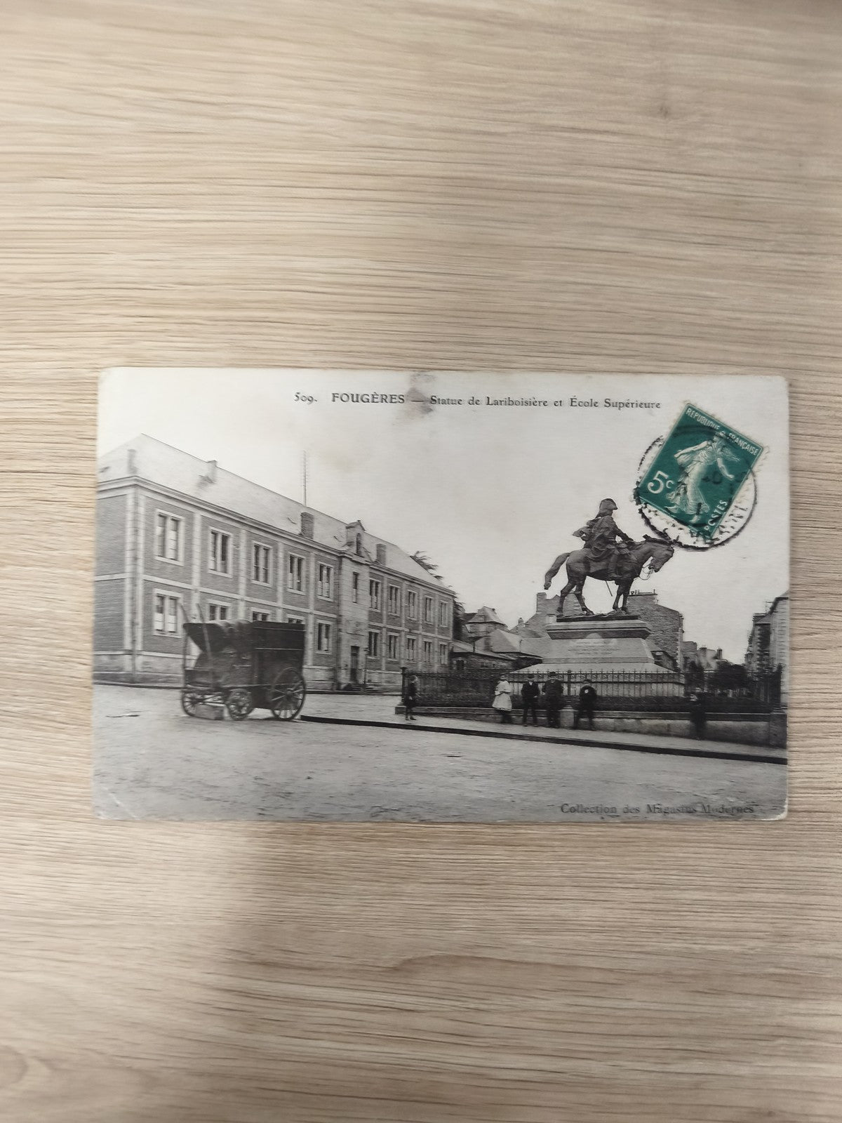 Carte postale ancienne Fougères statue Lariboisière école supérieure timbre 5c